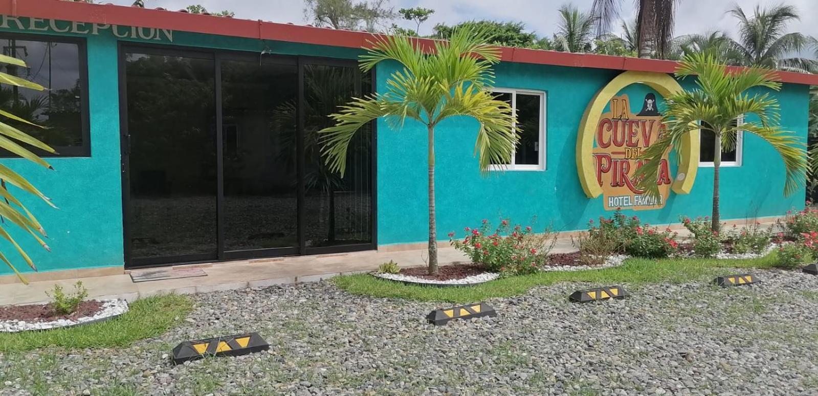 Hotel La Cueva Del Pirata Casitas Exterior photo